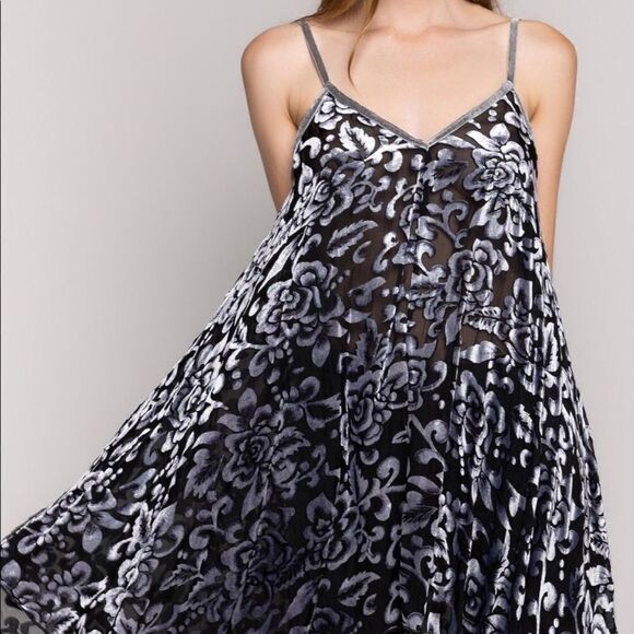 𝅺pol Gray Burnout Velvet Flowy Cami Dress - Picture 6 of 11